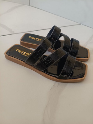Flat sandals size 38 with patent croco black straps, new