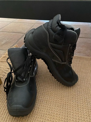 Safety shoes unused, size 41, Italian made