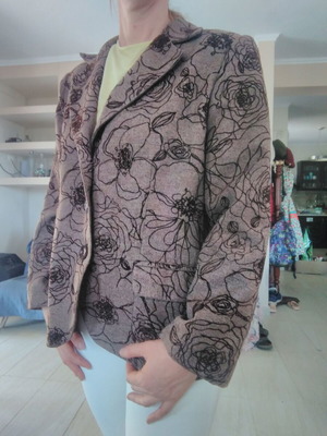 Women's brown jacket with pattern like new, size M