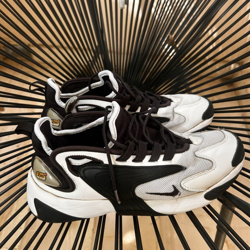 Nike Zoom sneakers, black and white, size 39