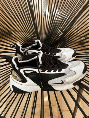 Nike Zoom sneakers, black and white, size 39