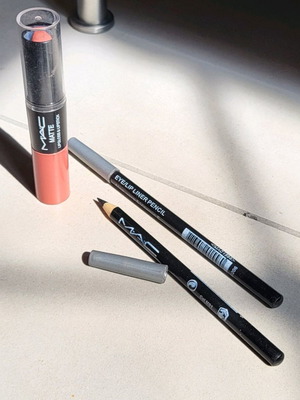 Mac cosmetic set like new with 2 pencils and dual lipstick