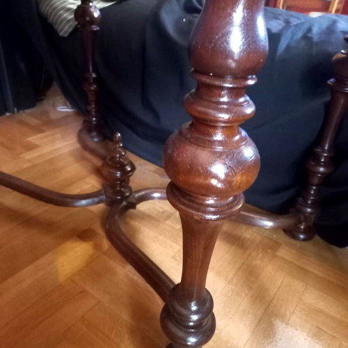 Neoclassical table used very elegant in excellent condition