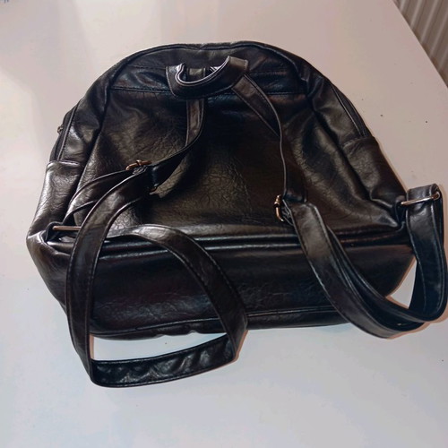 Shoulder bag used back pack in very good condition
