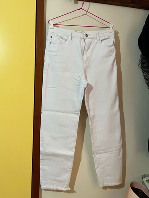 Stradivarius τζιν παντελόνι mom regular fit άσπρο σαν καινούργιο, μέγεθος XL