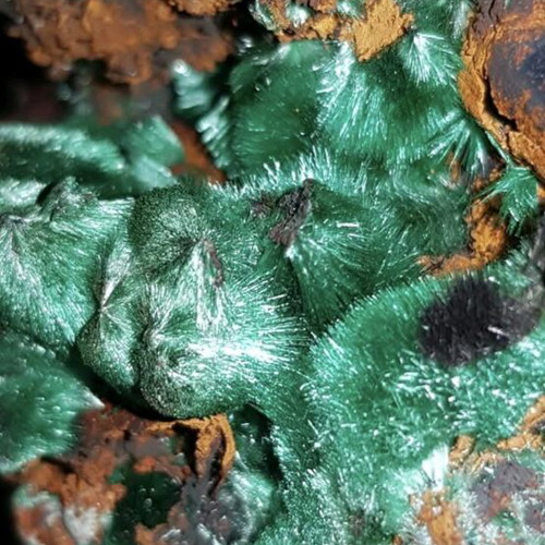 Brochantite like new, fibrous 11×7×6.5 cm