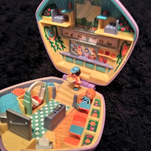 Vintage Bluebird toy Polly Pocket 1992 like new, restaurant