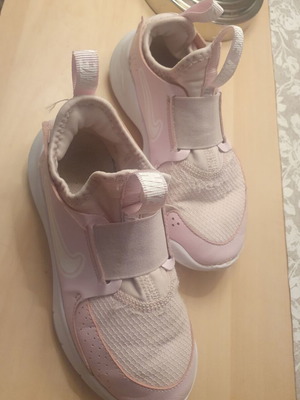 Nike children's athletic shoes used, size 30, pink