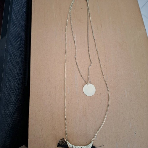 Necklace with tassel like new, black and gold