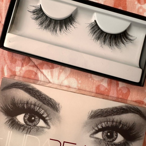 Huda Beauty Lashes Classic #7 Samantha new