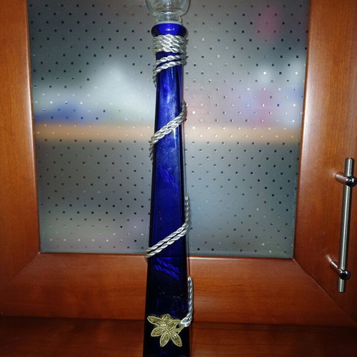 Carafe new with original design in blue glass and silver cord