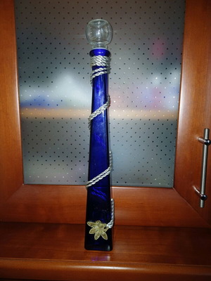 Carafe new with original design in blue glass and silver cord