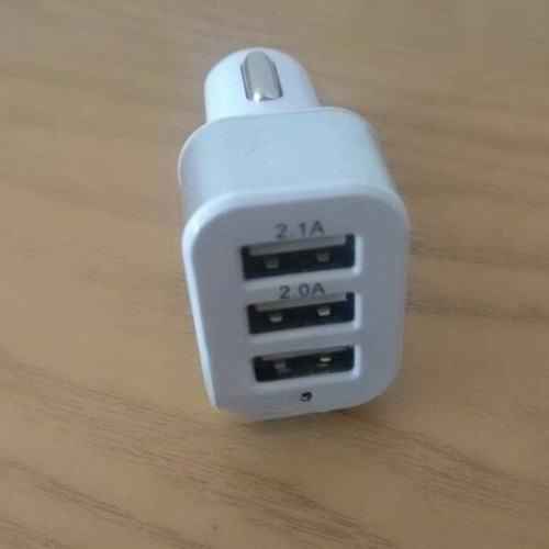 Car charger with 3 USB ports new, 5V/3.4A