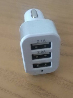 Car charger with 3 USB ports new, 5V/3.4A
