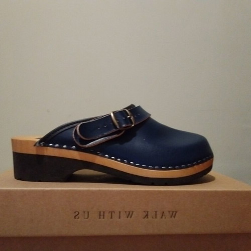Comfort women's anatomical leather clogs size 39 blue like new