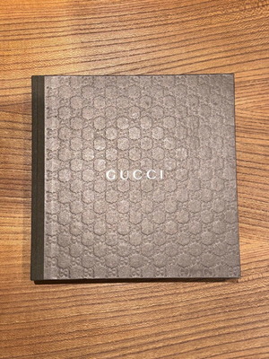 Σετ διακοσμητικά βιβλία Gucci σε άριστη κατάσταση