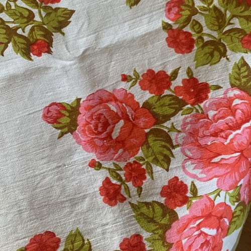 Linen tablecloth with roses 1.26x1.54 m