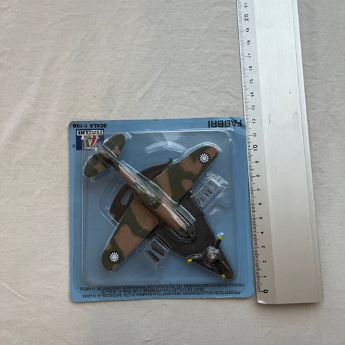 Curtiss P-40B Tomahawk airplane model new, scale 1/100
