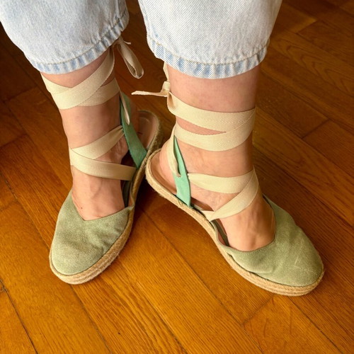 De.bour espadrilles size 40 like new, handmade leather mint color