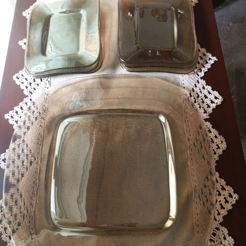 Glass platter with 6 plates like new, square shape