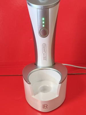 LR Zeitgard Facial Cleansing Device like new with charging base