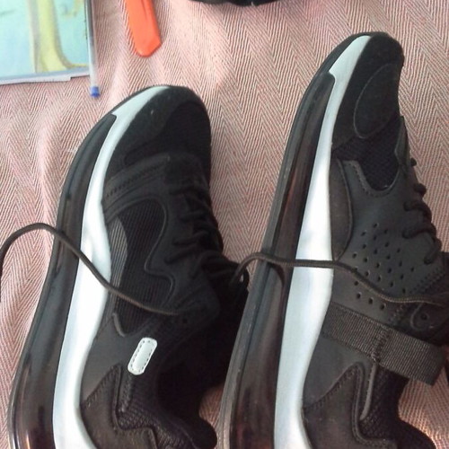 Athletic shoes like new, size 40, black