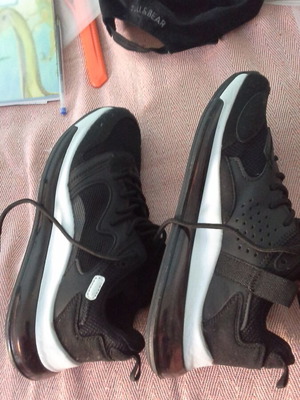 Athletic shoes like new, size 40, black