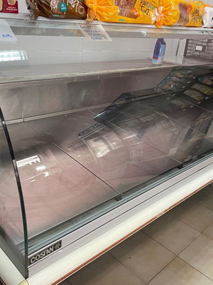 Delicatessen refrigerated display case used 3m in very good condition
