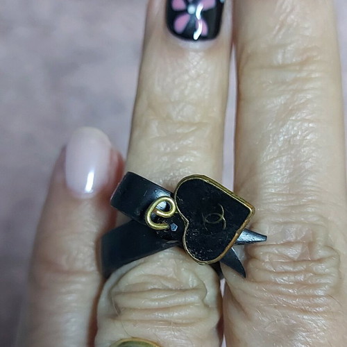 Black ring like new