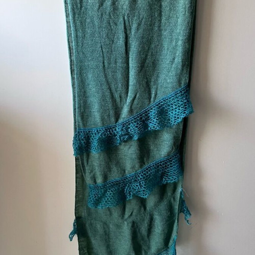 Alexi Andriotti scarf green 100% acrylic like new