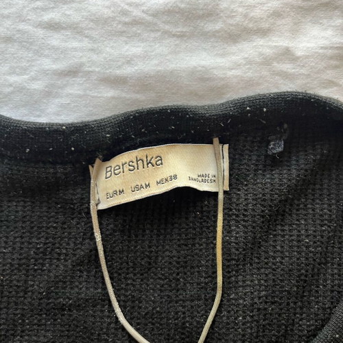 Black Bershka T-shirt like new, short sleeve with textured knit, size M