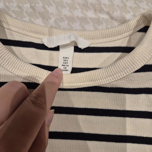 H&M Short Top like new, size S, black and beige