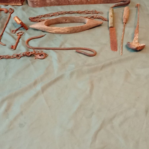 Set of 18 used vintage household items from 1930s-1940s