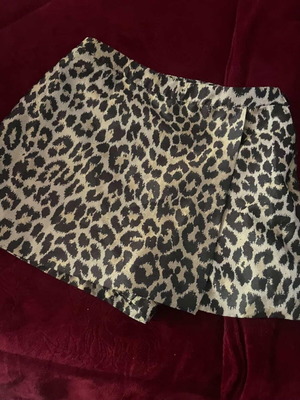 H&M shorts skirt new, size M 38 10, black and beige