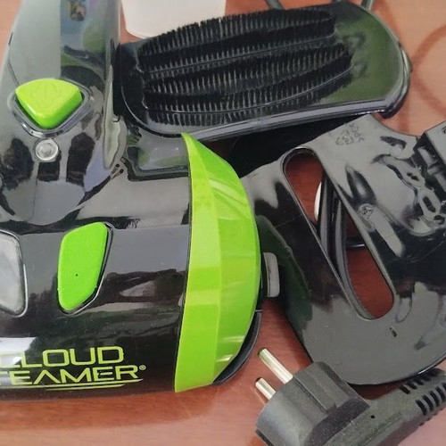 V Cloud Steamer steam iron like new, powerful steam technology