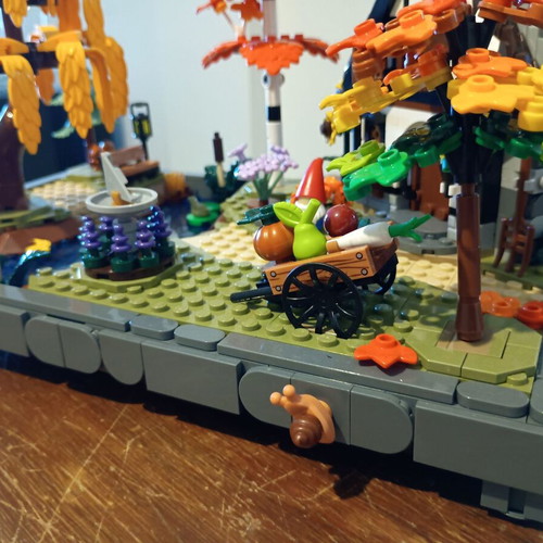 Lego Autumn Cottage Garden used, detailed fall landscape set
