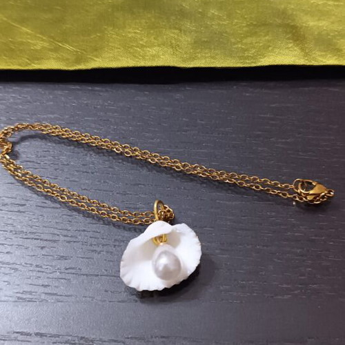 Shell necklace with pearl handmade, white and gold