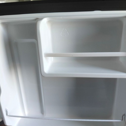 Mini bar fridge like new, single door