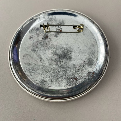 Queens collectible badge 7 cm used