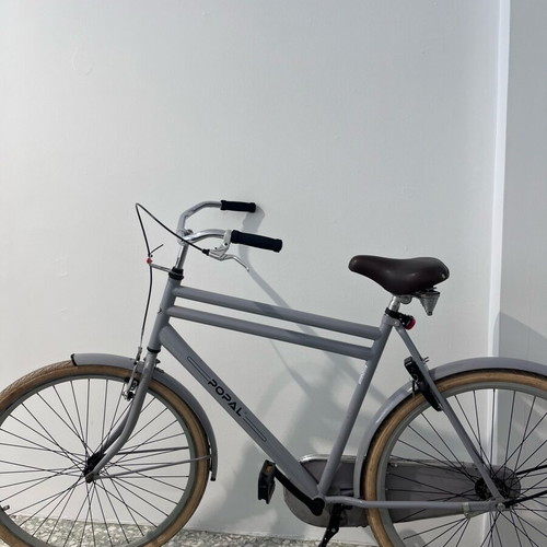 Popal bicycle like new with leather saddle and lock