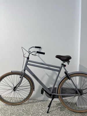 Popal bicycle like new with leather saddle and lock