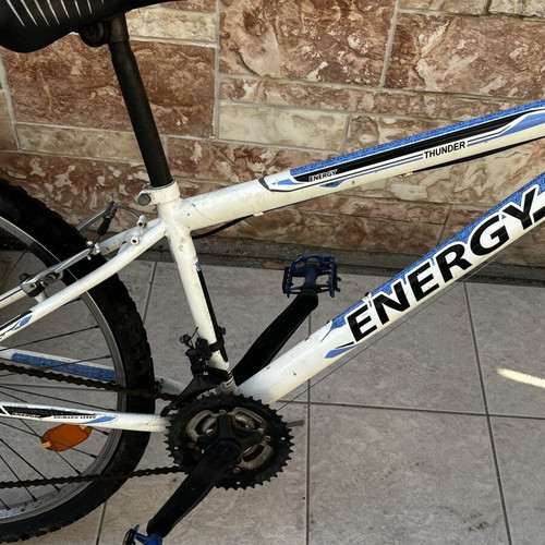 Mountain bike 26 inch silver used with speeds and V-brakes