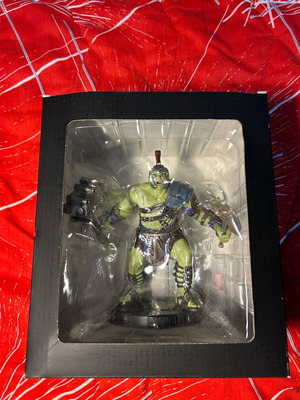 Marvel Hulk figure new from Ragnarok movie with authenticity card