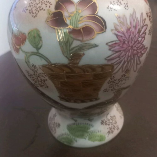 Satsuma vase like new, hand-painted Chinese