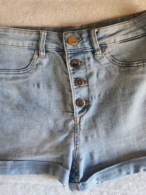 Elastic denim shorts with buttons no 38 H&M like new, blue