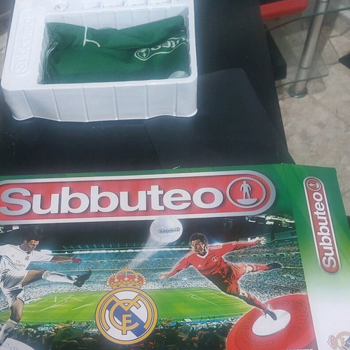 Subbuteo set Real Madrid like new with 2 teams and pitch