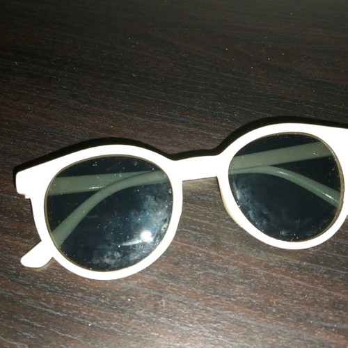 White plastic sunglasses like new