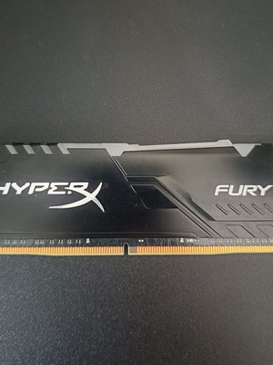Kingston HyperX FURY RGB 16GB DDR4 UDIMM 3200MHz CL16-18-18 like new