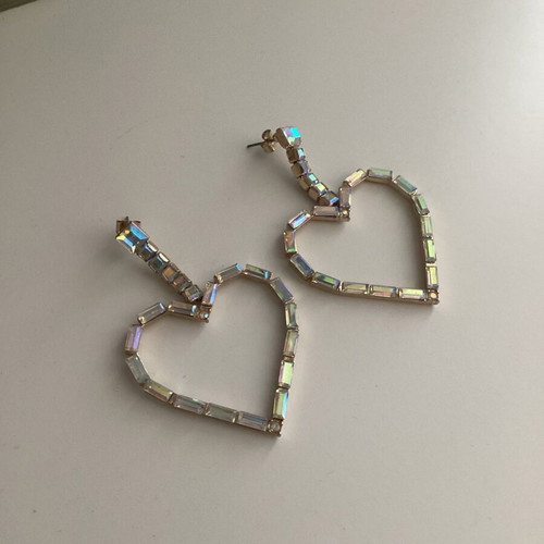 Zara heart-shaped dangling earrings like new with color-changing stones