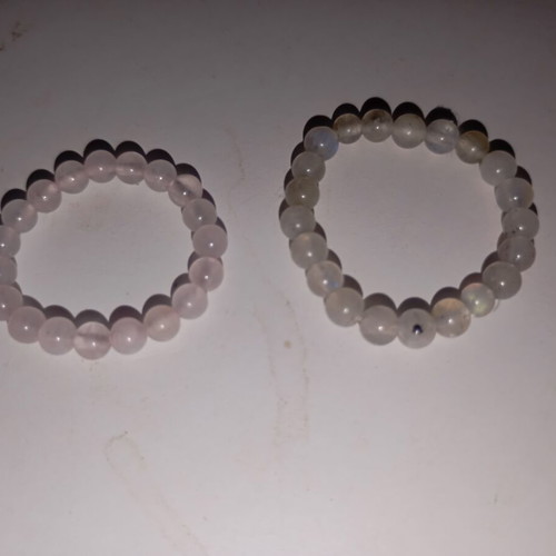 Rings new, two sizes, polished natural stones on elastic cord